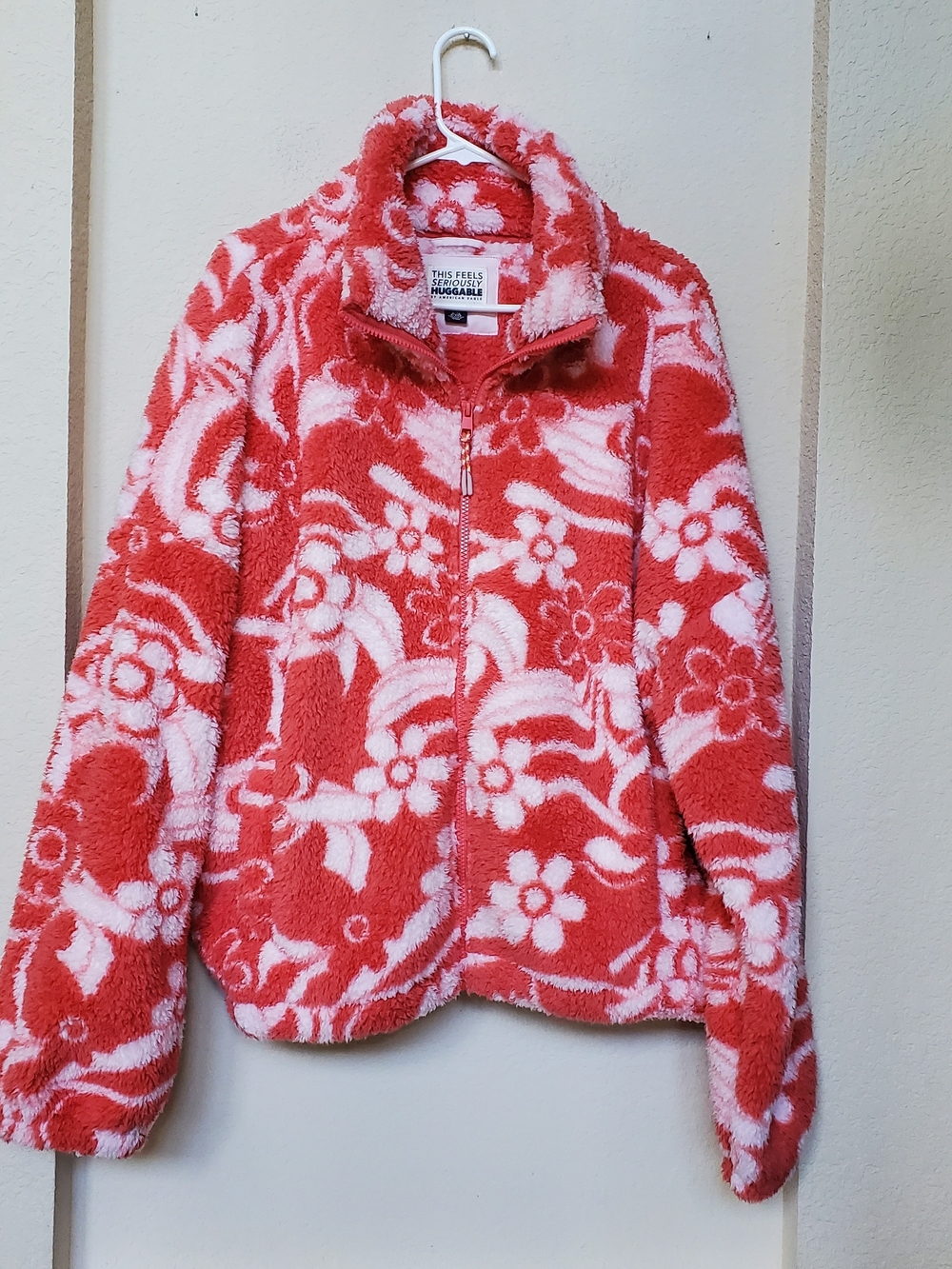 American Eagle Outfitters Coral & White Floral Sherpa Puffer Jacket. Size L